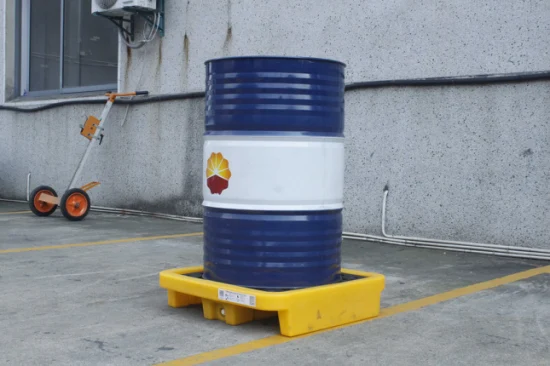 1/einzelnes Fass, auslaufsichere Kunststoffpalette zur Eindämmung von Ölfässern